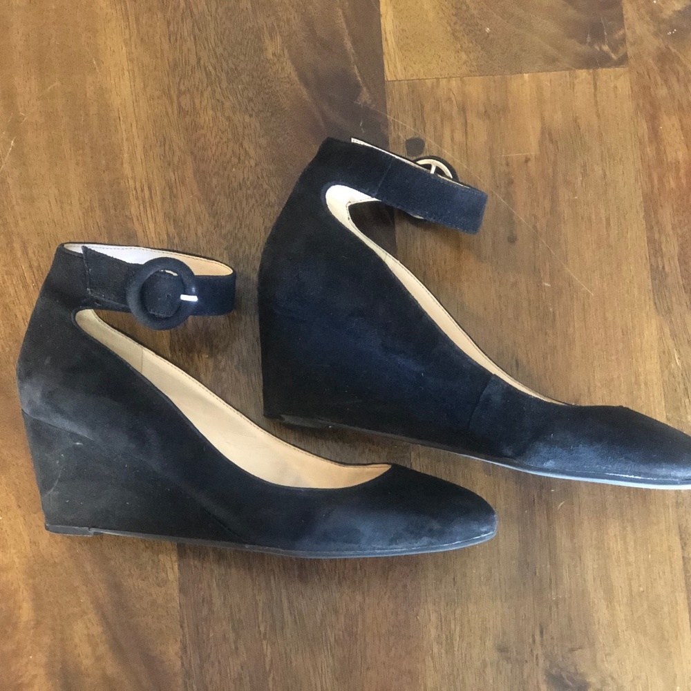 Nine West black suede wedges 8